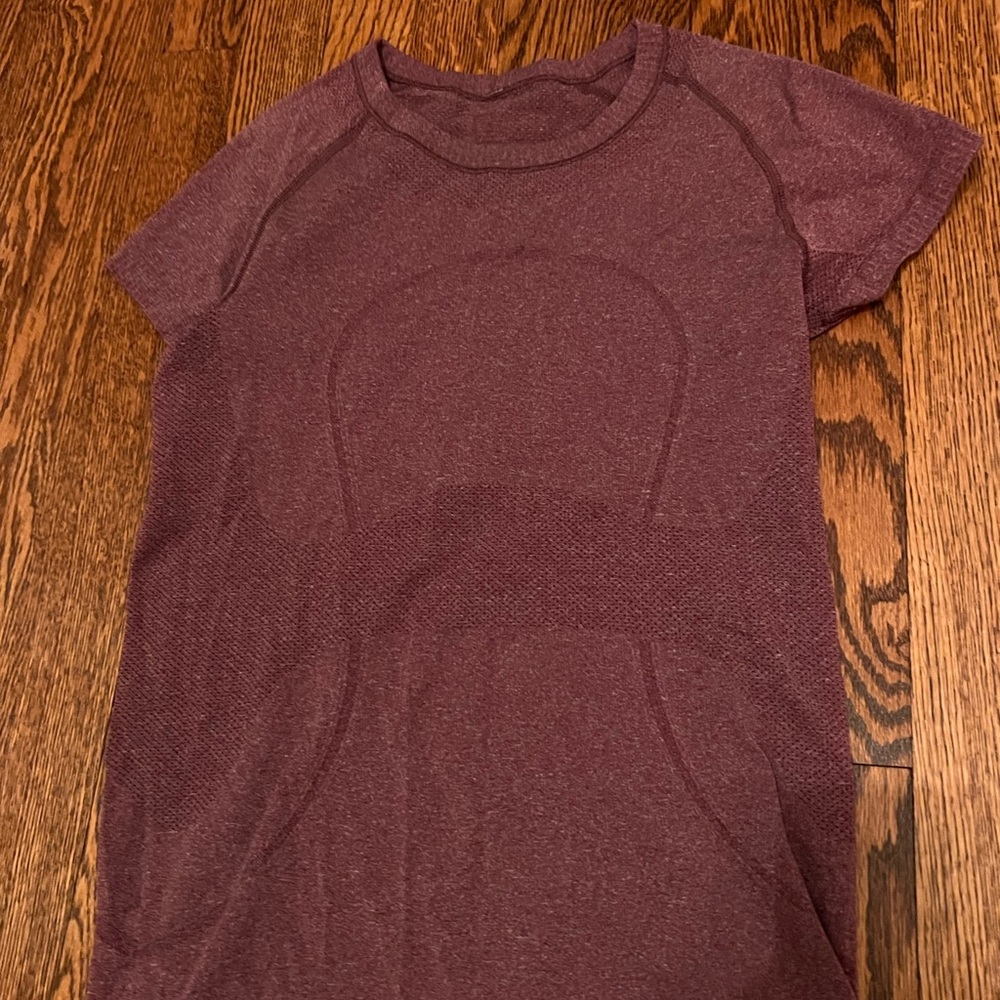 Lululemon mauve swiftly tech shirt. Size 6.